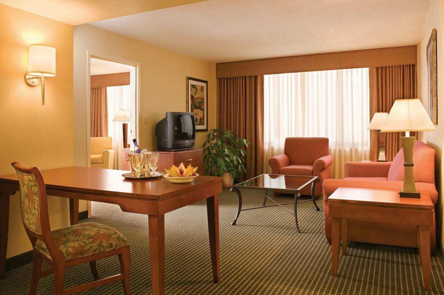 Embassy Suites ווינסטון-סאלם מראה חיצוני תמונה